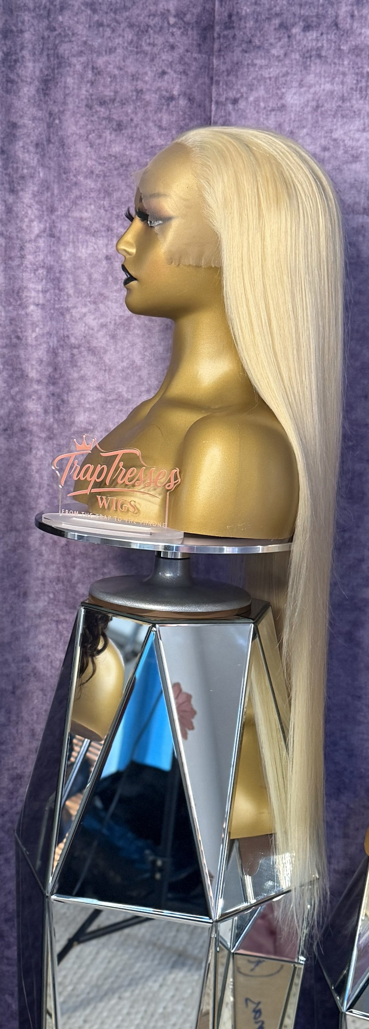 STRAIGHT PLATINUM BLONDE SIDE FULL VIEW